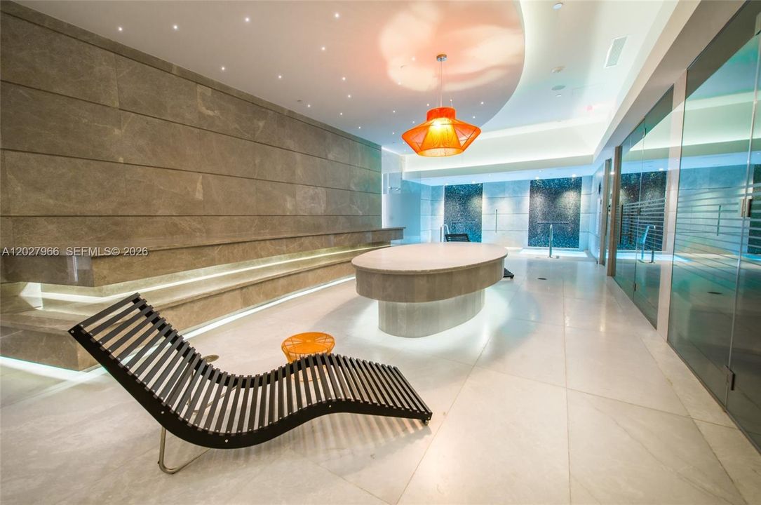 For Rent: $3,800 (1 beds, 1 baths, 651 Square Feet)