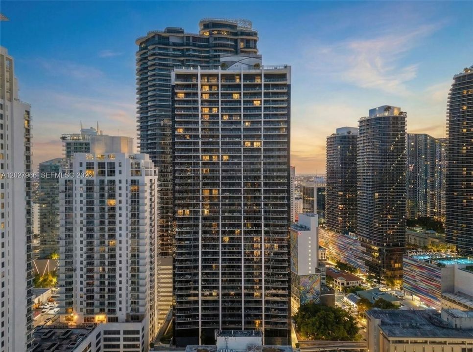 For Rent: $3,800 (1 beds, 1 baths, 651 Square Feet)