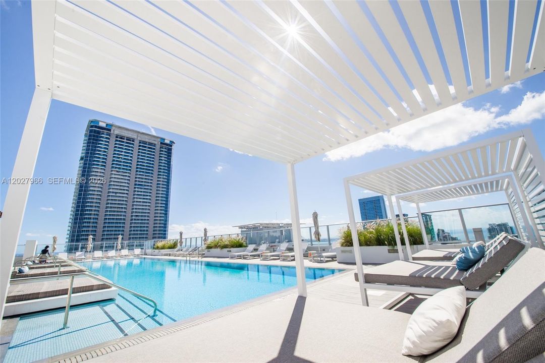 For Rent: $3,800 (1 beds, 1 baths, 651 Square Feet)