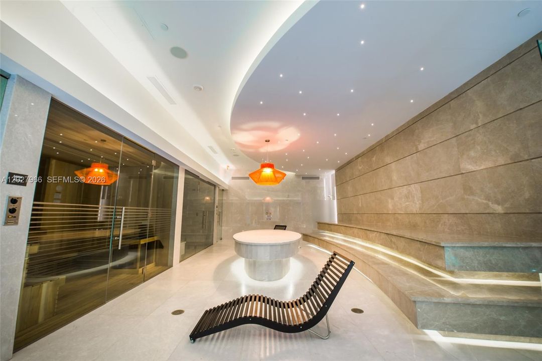 For Rent: $3,800 (1 beds, 1 baths, 651 Square Feet)