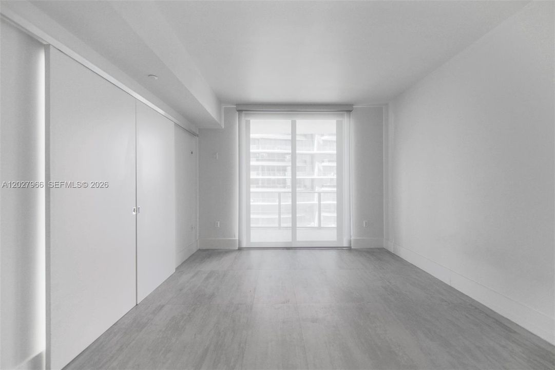 For Rent: $3,800 (1 beds, 1 baths, 651 Square Feet)