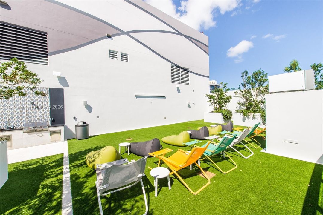 For Rent: $3,800 (1 beds, 1 baths, 651 Square Feet)