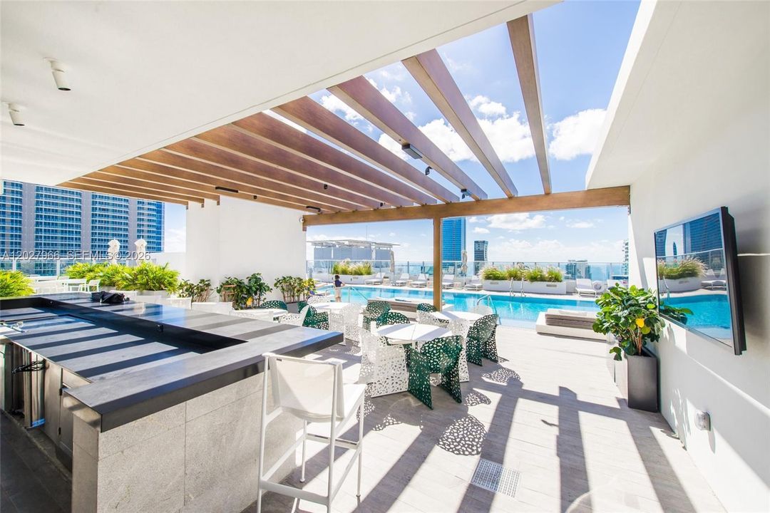 For Rent: $3,800 (1 beds, 1 baths, 651 Square Feet)