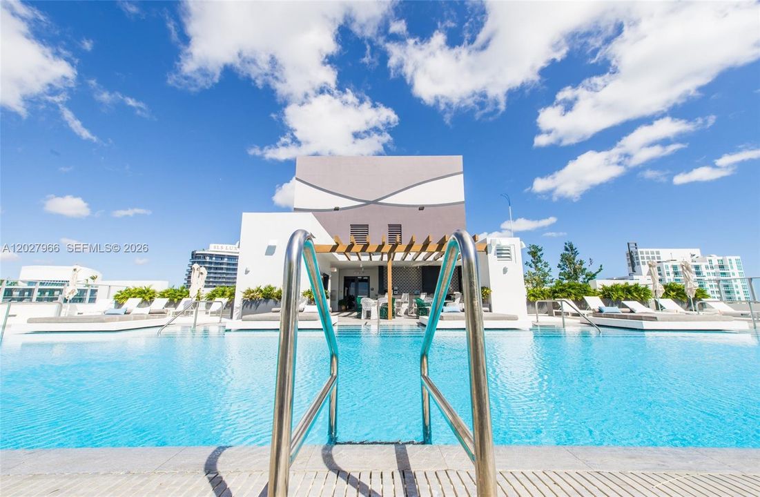 For Rent: $3,800 (1 beds, 1 baths, 651 Square Feet)