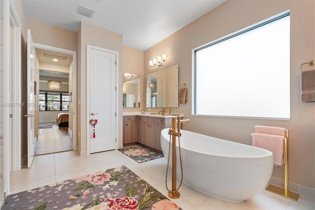 For Sale: $3,100,000 (5 beds, 5 baths, 5163 Square Feet)