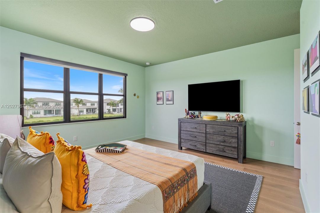 For Sale: $3,100,000 (5 beds, 5 baths, 5163 Square Feet)