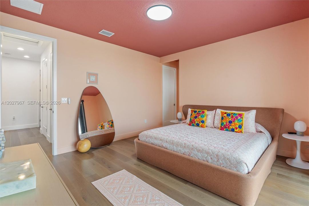 For Sale: $3,100,000 (5 beds, 5 baths, 5163 Square Feet)