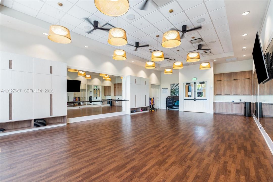 For Sale: $3,100,000 (5 beds, 5 baths, 5163 Square Feet)