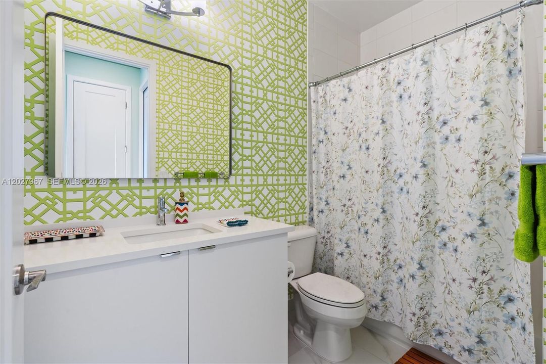 For Sale: $3,100,000 (5 beds, 5 baths, 5163 Square Feet)