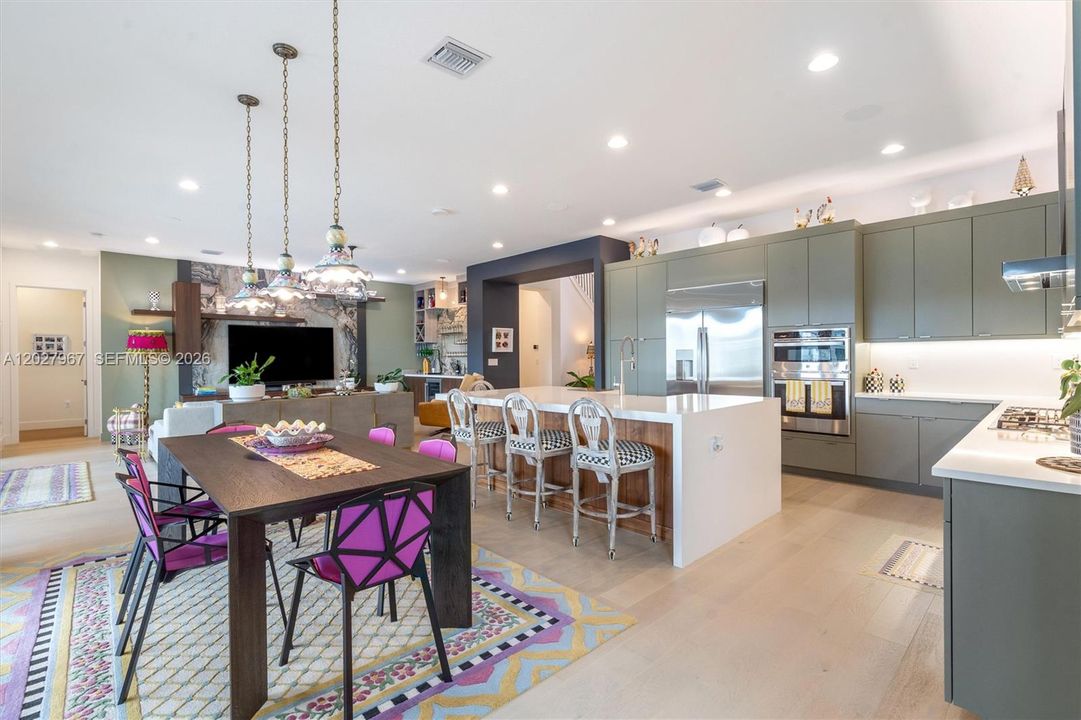 For Sale: $3,100,000 (5 beds, 5 baths, 5163 Square Feet)