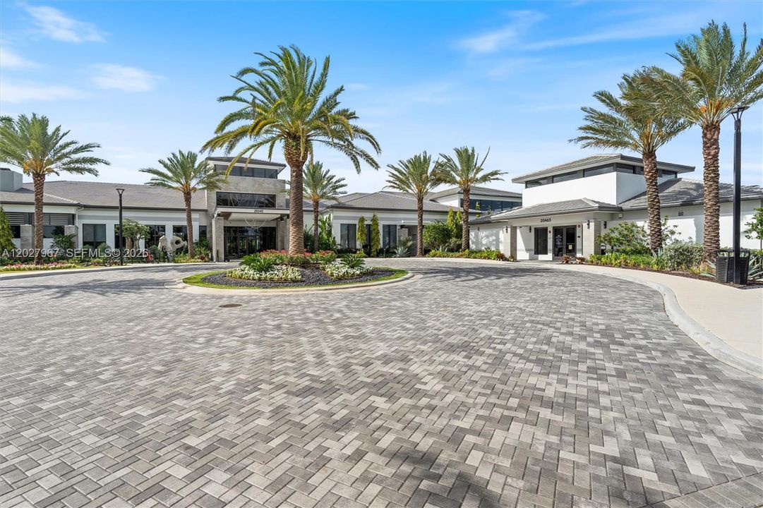 For Sale: $3,100,000 (5 beds, 5 baths, 5163 Square Feet)