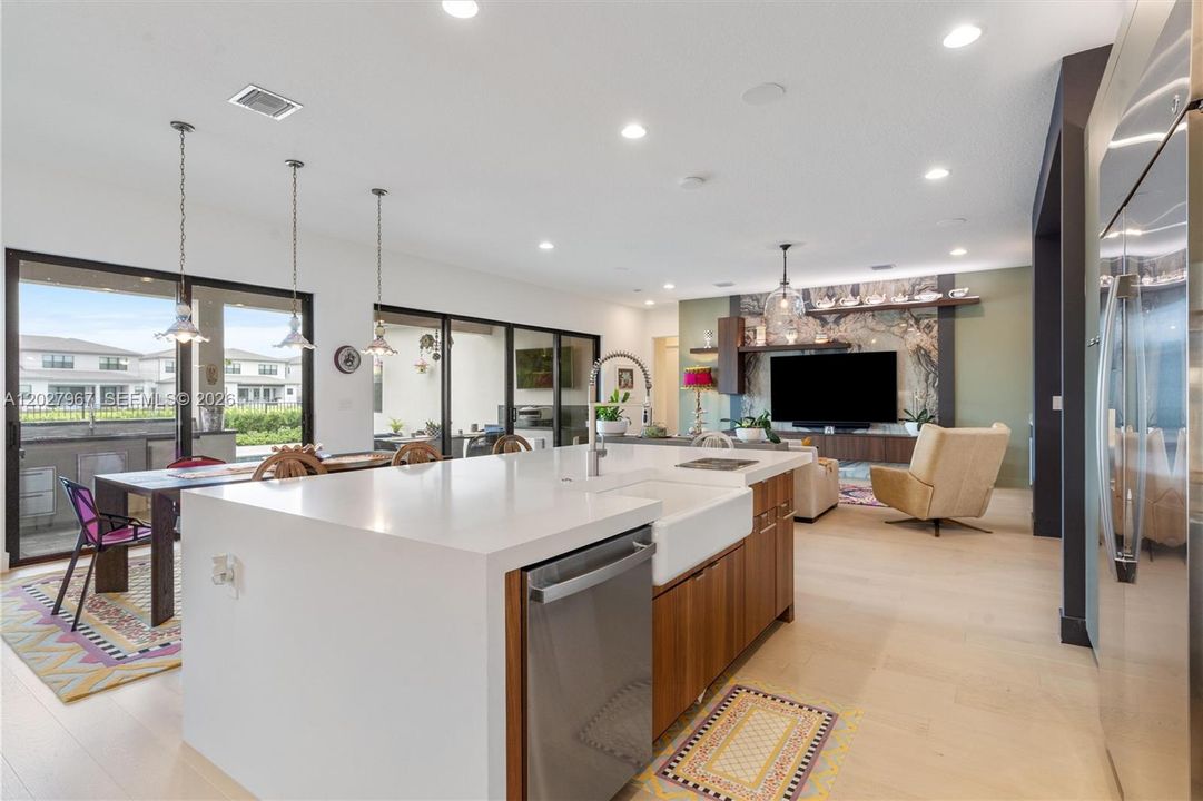 For Sale: $3,100,000 (5 beds, 5 baths, 5163 Square Feet)
