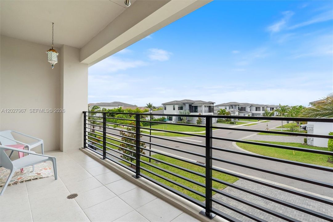For Sale: $3,100,000 (5 beds, 5 baths, 5163 Square Feet)