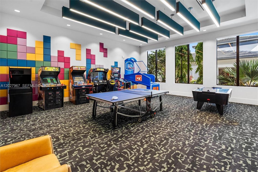 For Sale: $3,100,000 (5 beds, 5 baths, 5163 Square Feet)