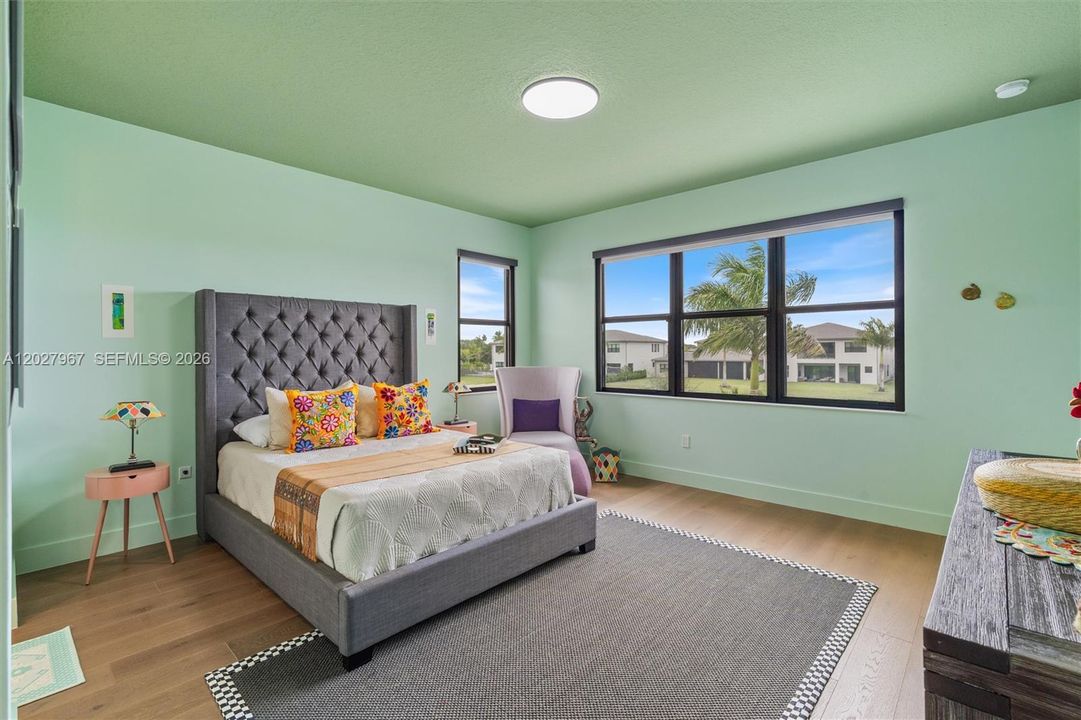 For Sale: $3,100,000 (5 beds, 5 baths, 5163 Square Feet)