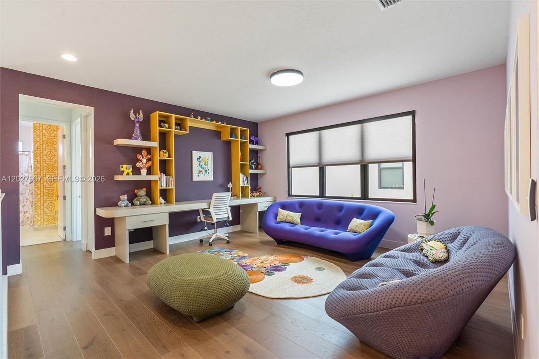 For Sale: $3,100,000 (5 beds, 5 baths, 5163 Square Feet)