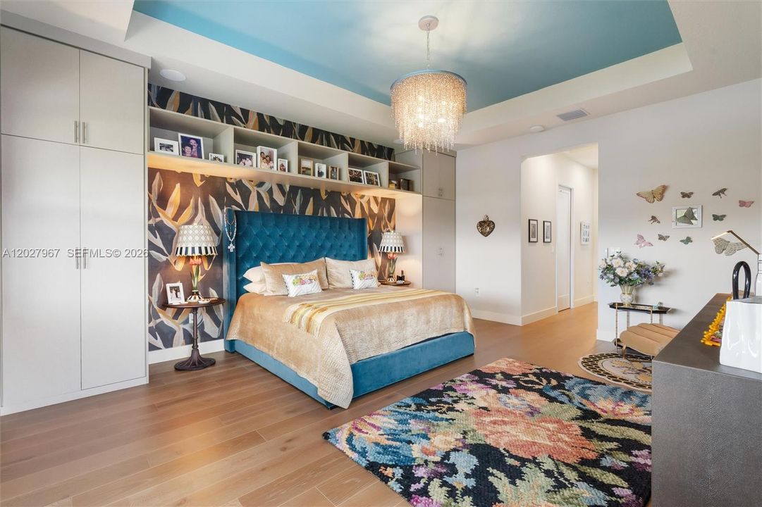 For Sale: $3,100,000 (5 beds, 5 baths, 5163 Square Feet)