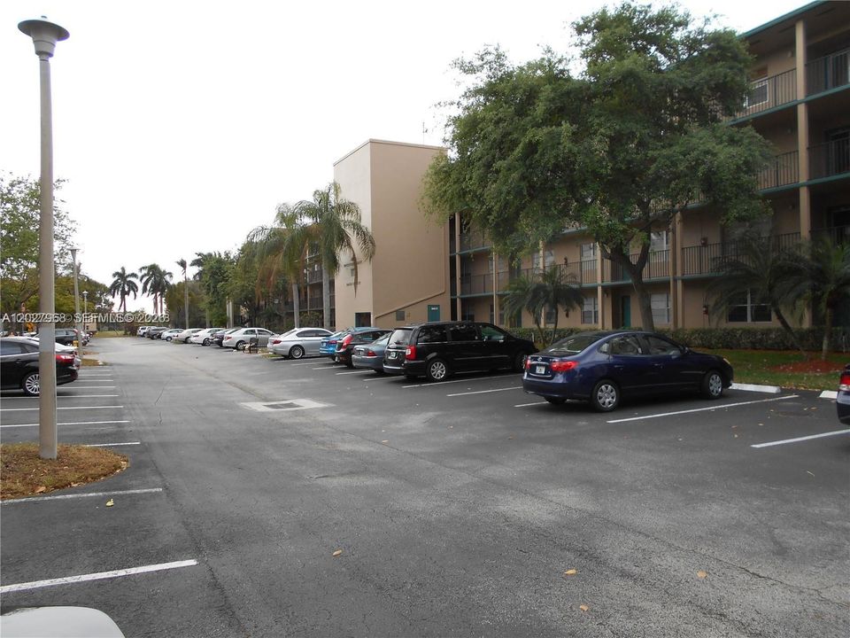 For Sale: $185,000 (1 beds, 1 baths, 1045 Square Feet)