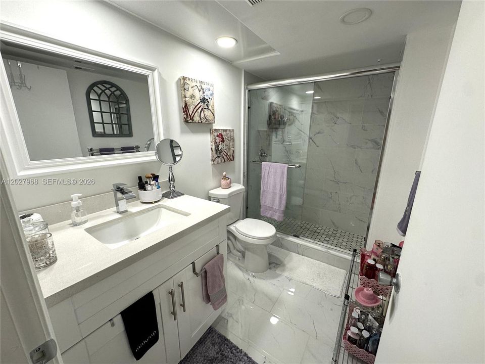 For Sale: $185,000 (1 beds, 1 baths, 1045 Square Feet)
