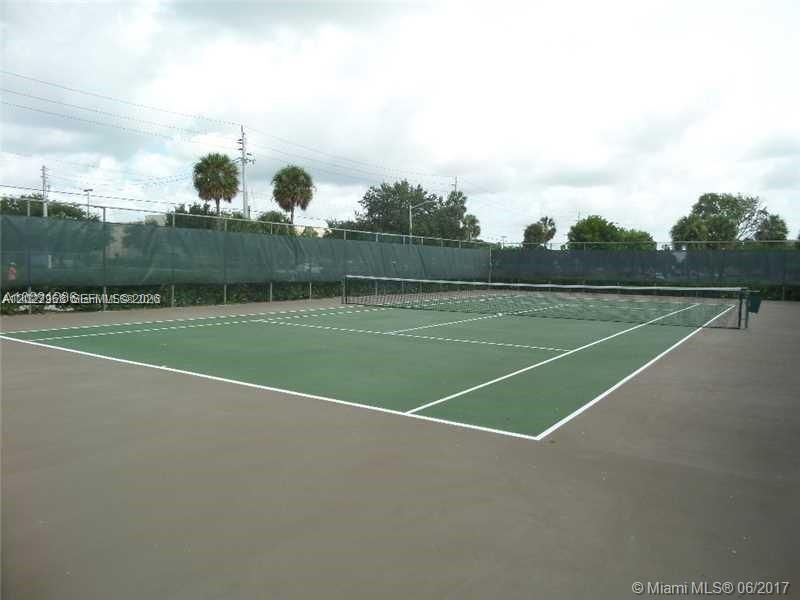 For Sale: $185,000 (1 beds, 1 baths, 1045 Square Feet)