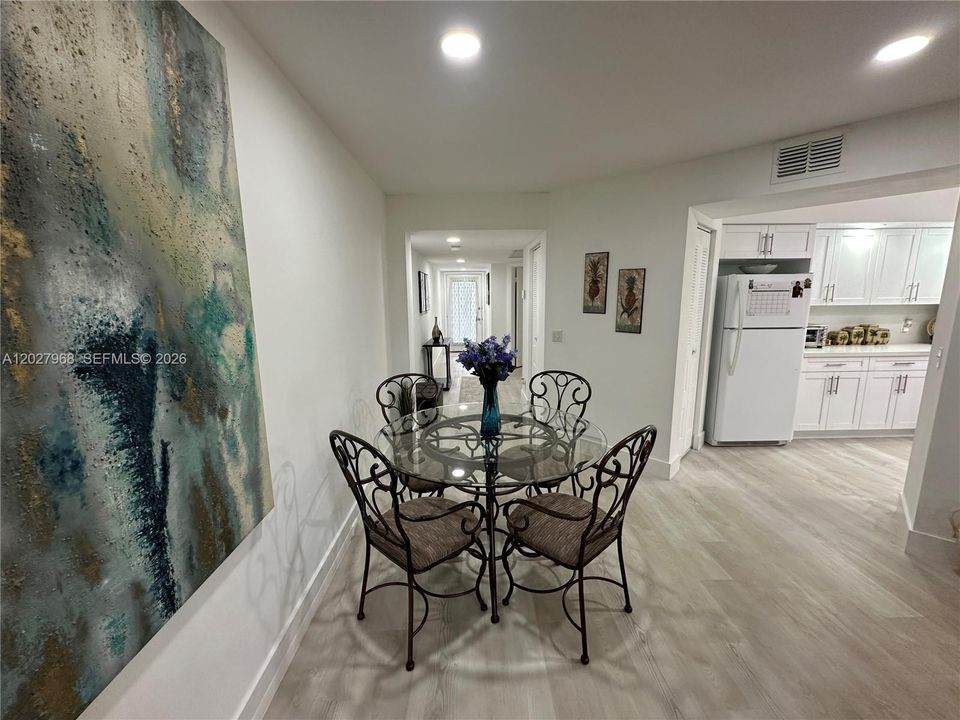 For Sale: $185,000 (1 beds, 1 baths, 1045 Square Feet)