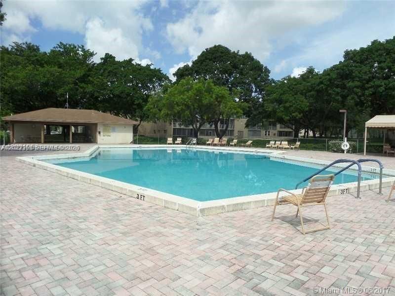 For Sale: $185,000 (1 beds, 1 baths, 1045 Square Feet)