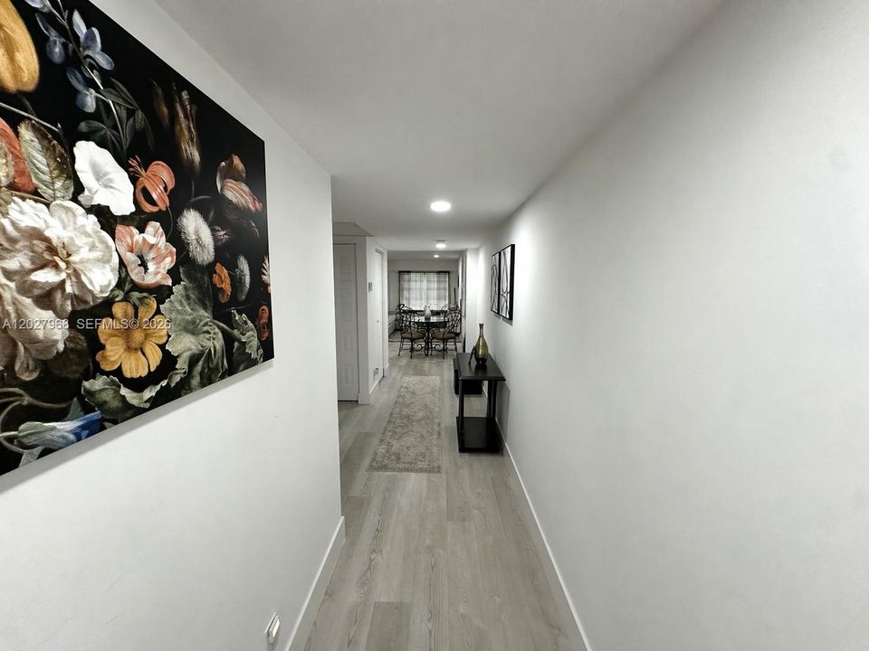 For Sale: $185,000 (1 beds, 1 baths, 1045 Square Feet)