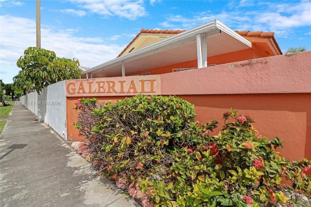 For Rent: $3,200 (3 beds, 2 baths, 1090 Square Feet)
