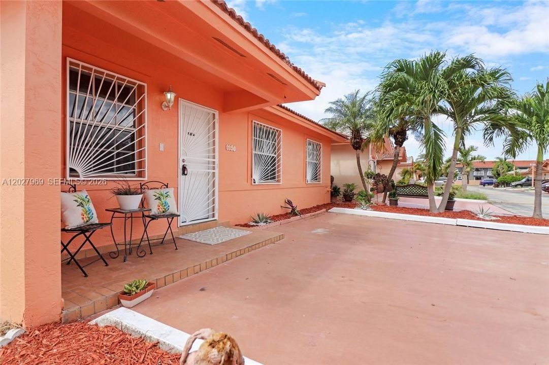 For Rent: $3,200 (3 beds, 2 baths, 1090 Square Feet)
