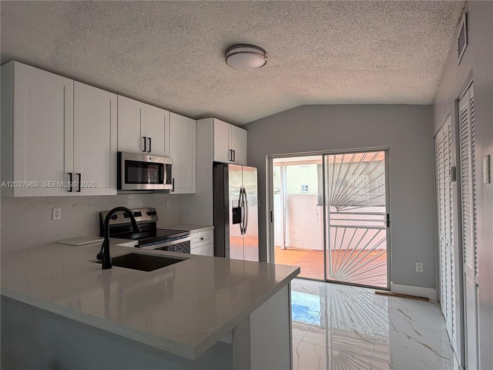 For Rent: $3,200 (3 beds, 2 baths, 1090 Square Feet)