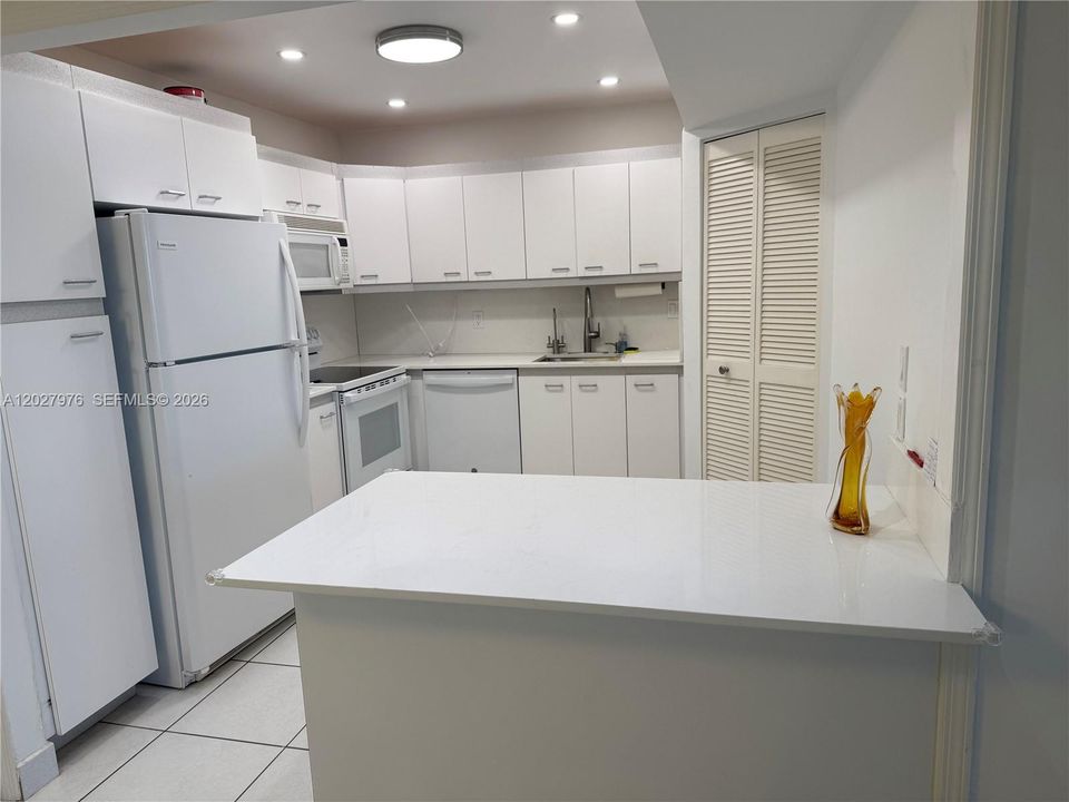 В аренду: $4,200 (2 спален, 2 ванн, 1024 Квадратных фут)