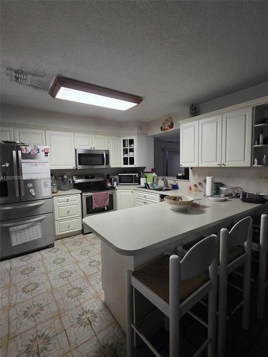 For Sale: $780,000 (5 beds, 3 baths, 2462 Square Feet)
