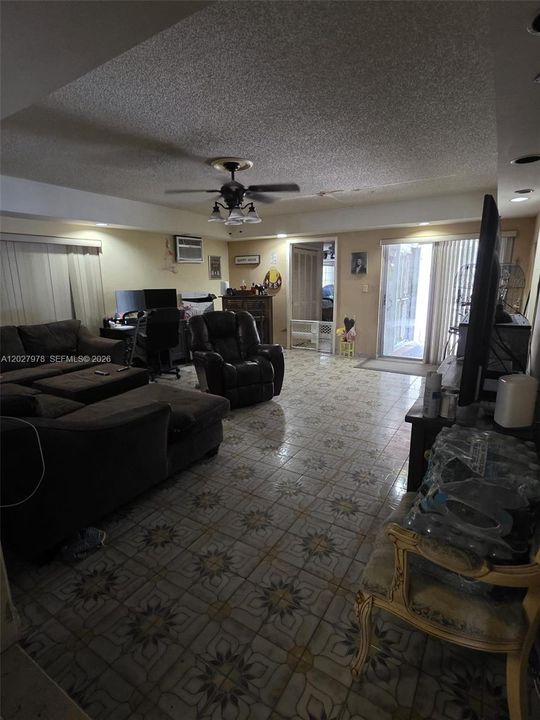 For Sale: $780,000 (5 beds, 3 baths, 2462 Square Feet)