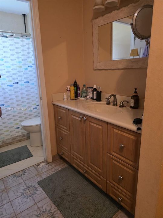 For Sale: $780,000 (5 beds, 3 baths, 2462 Square Feet)