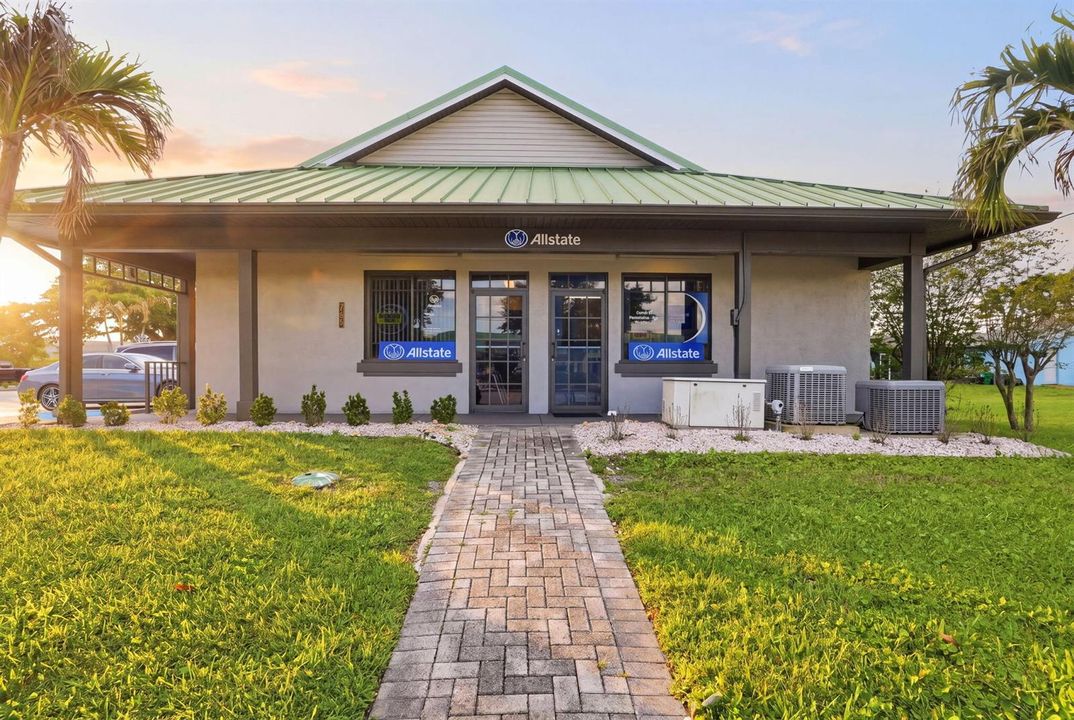 25-web-or-mls-PSL_Commercial_Building_02