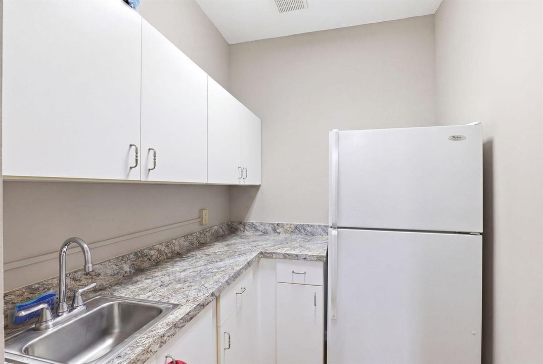 26-web-or-mls-PSL_Commercial_Building_02