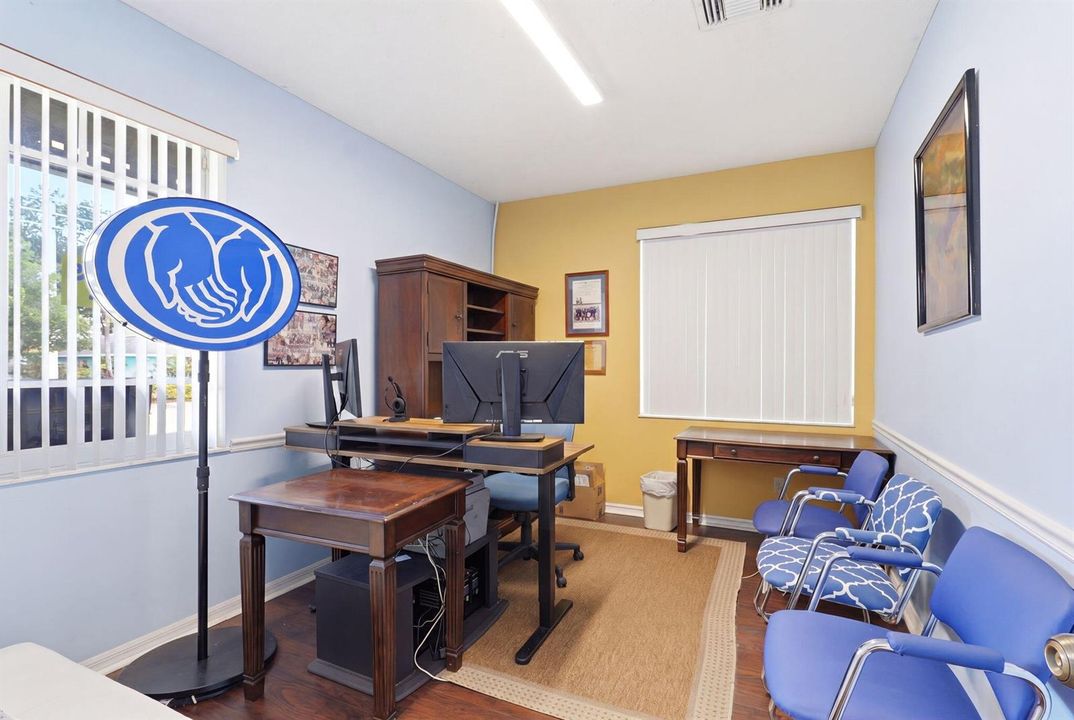 36-web-or-mls-PSL_Commercial_Building_03