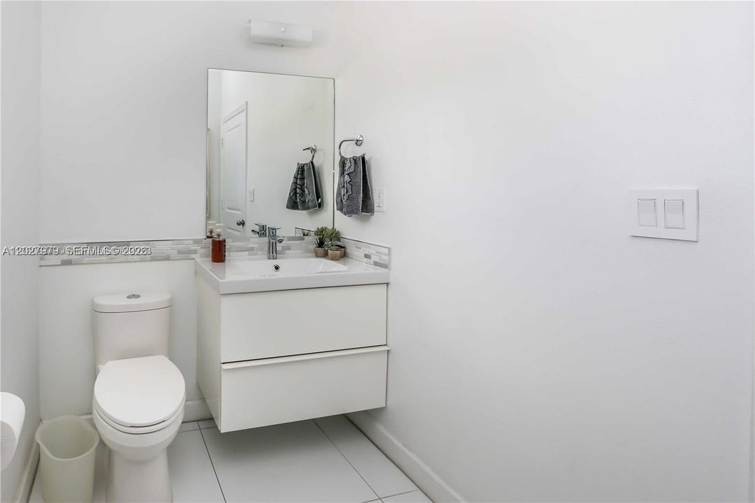 For Sale: $545,000 (3 beds, 2 baths, 1798 Square Feet)