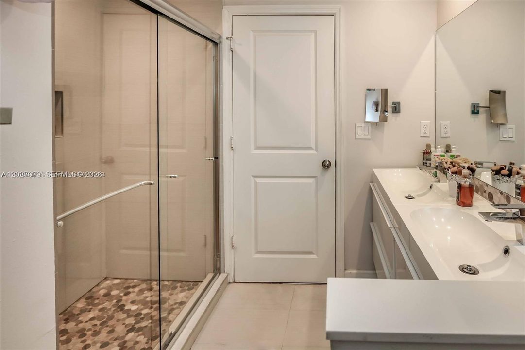 For Sale: $545,000 (3 beds, 2 baths, 1798 Square Feet)