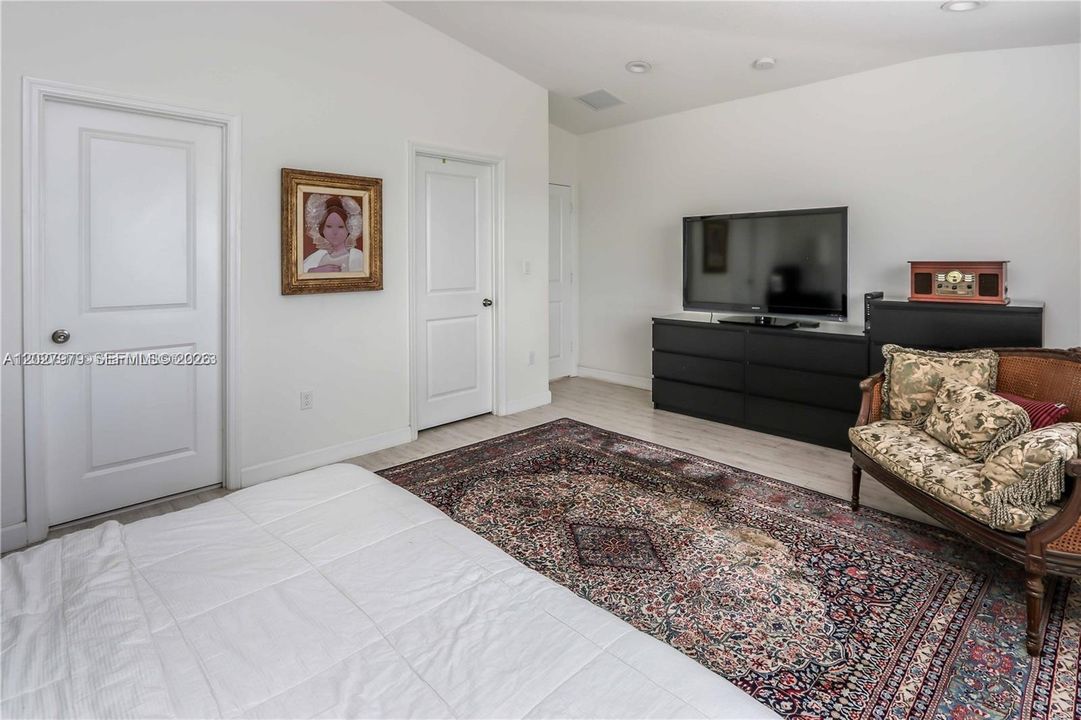 For Sale: $545,000 (3 beds, 2 baths, 1798 Square Feet)