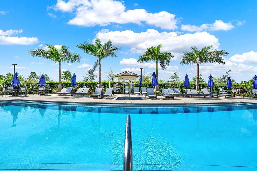 Crystal Cay resort style, lakefront pool with hot tub