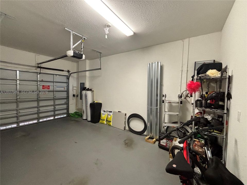 Spacious 1 car garage with high ceilings
