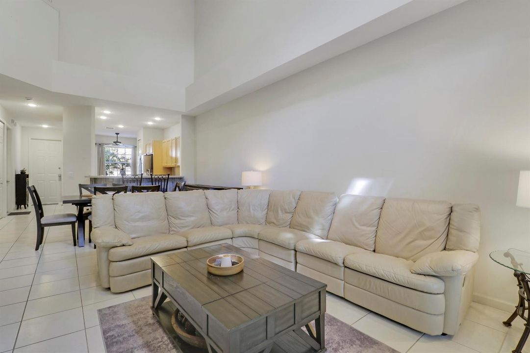 Living room 4