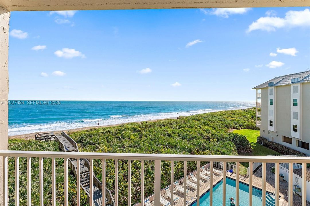 For Sale: $575,000 (1 beds, 1 baths, 638 Square Feet)