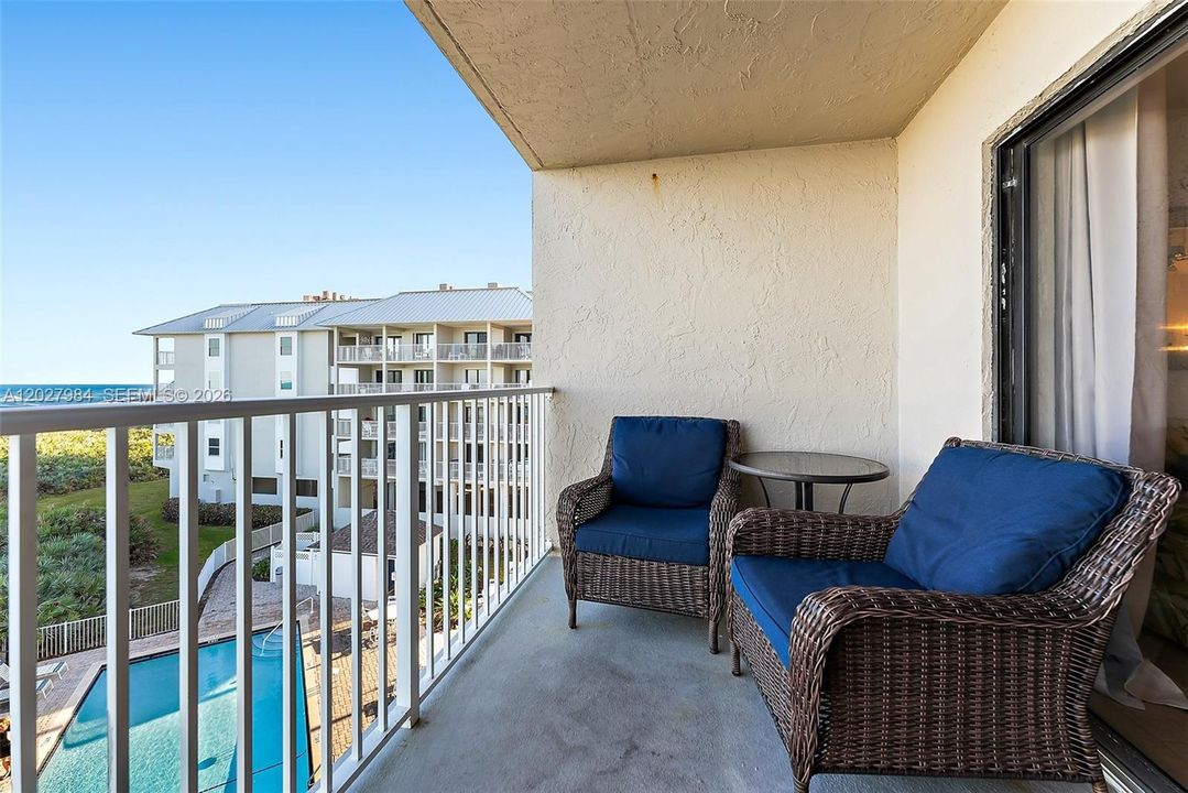 For Sale: $575,000 (1 beds, 1 baths, 638 Square Feet)