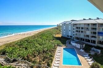 For Sale: $575,000 (1 beds, 1 baths, 638 Square Feet)