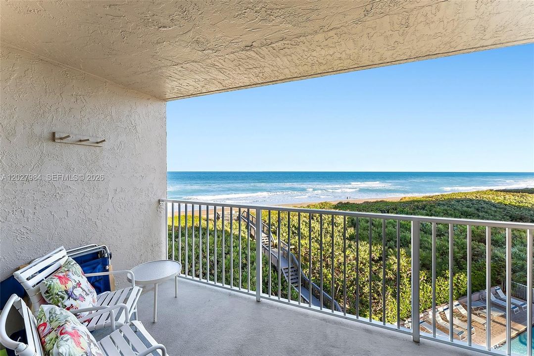 For Sale: $575,000 (1 beds, 1 baths, 638 Square Feet)