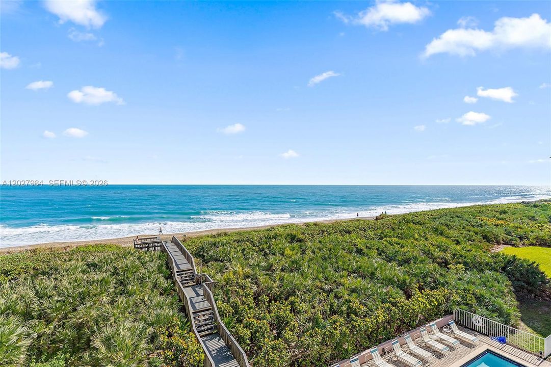 For Sale: $575,000 (1 beds, 1 baths, 638 Square Feet)