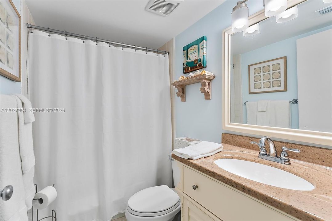 For Sale: $575,000 (1 beds, 1 baths, 638 Square Feet)