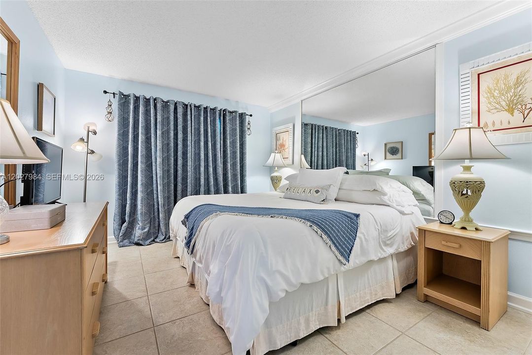 For Sale: $575,000 (1 beds, 1 baths, 638 Square Feet)